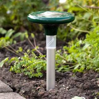 Solar-powered animal deterrent Mole Repeller with Light