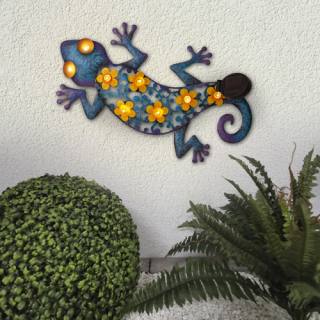 Solar-powered Wall Light Gecko